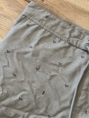 Freeworld Men's 32 Gray Hybrid Board Shorts Free World Drawstring Waist
